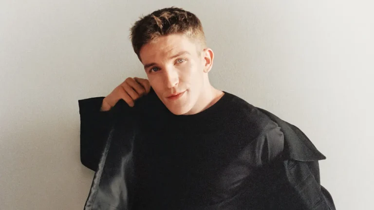 ewan mitchell