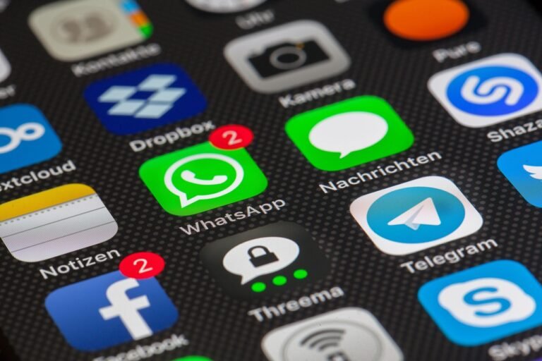 social media silent scroller traits